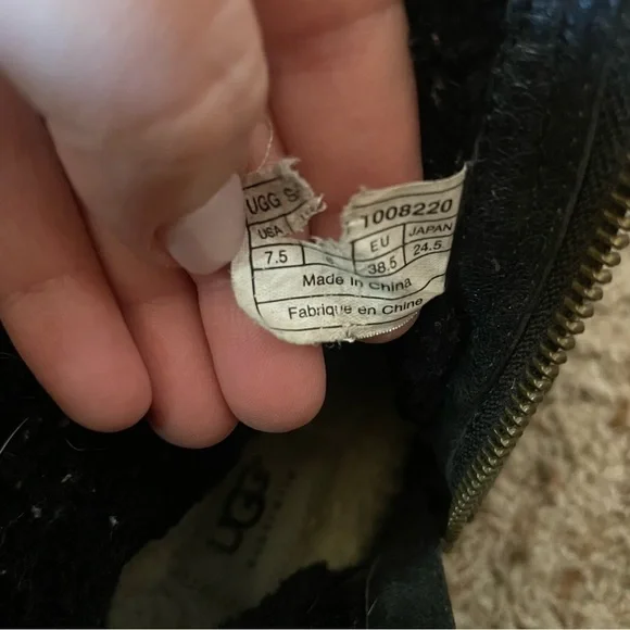 UGG Cozy Black Ankle Left Boot with Buckle- one boot only size 7.5 - Picture 7 of 7